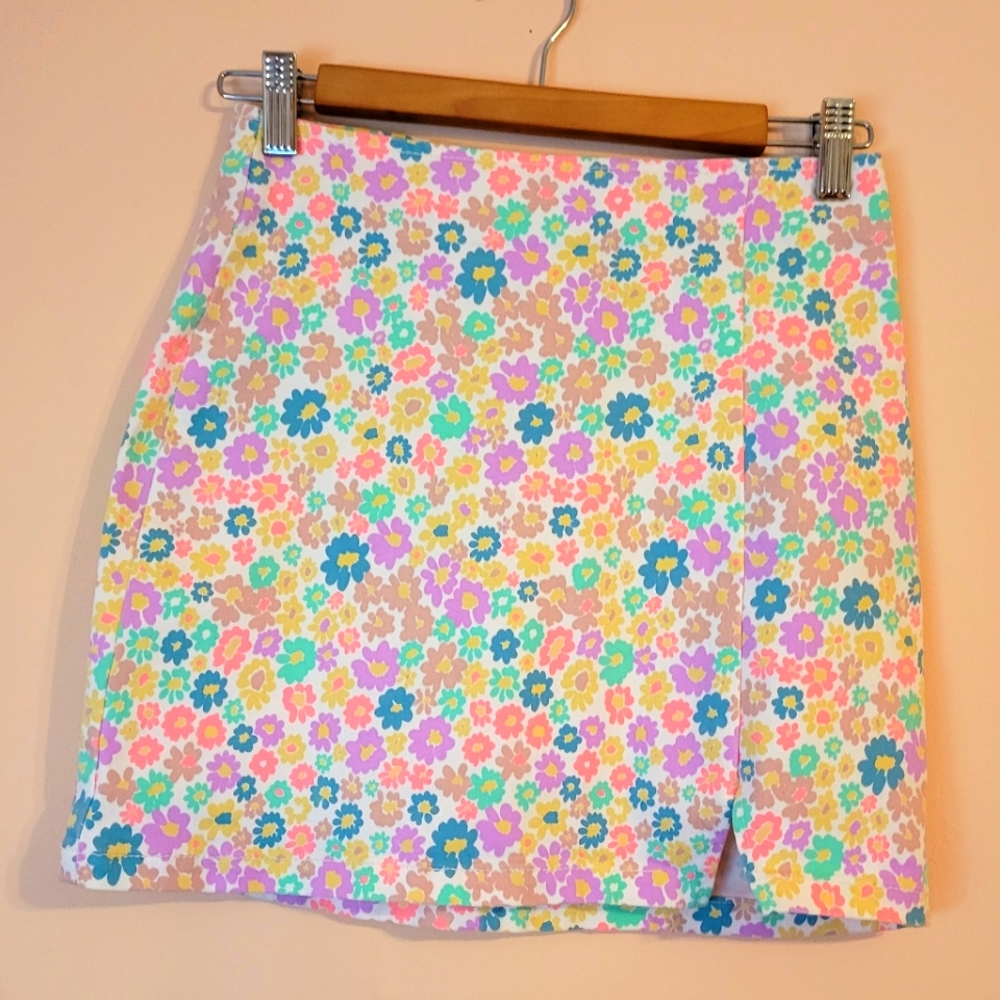 Wild Fable Floral Neon Daisy Stretchy Miniskirt, Front Slit, Pleated, 2 - Picture 3 of 10